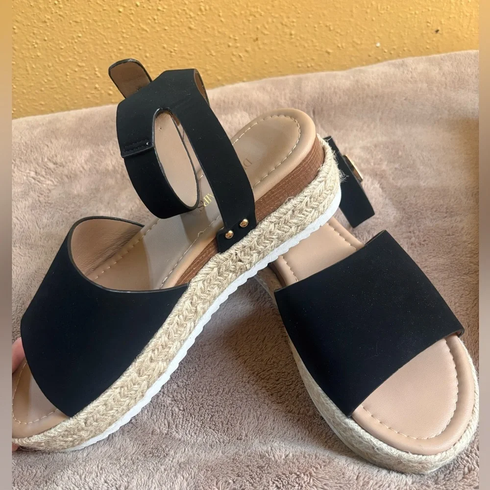 Elegant Black Espadrille Sandals - Picture 6 of 8